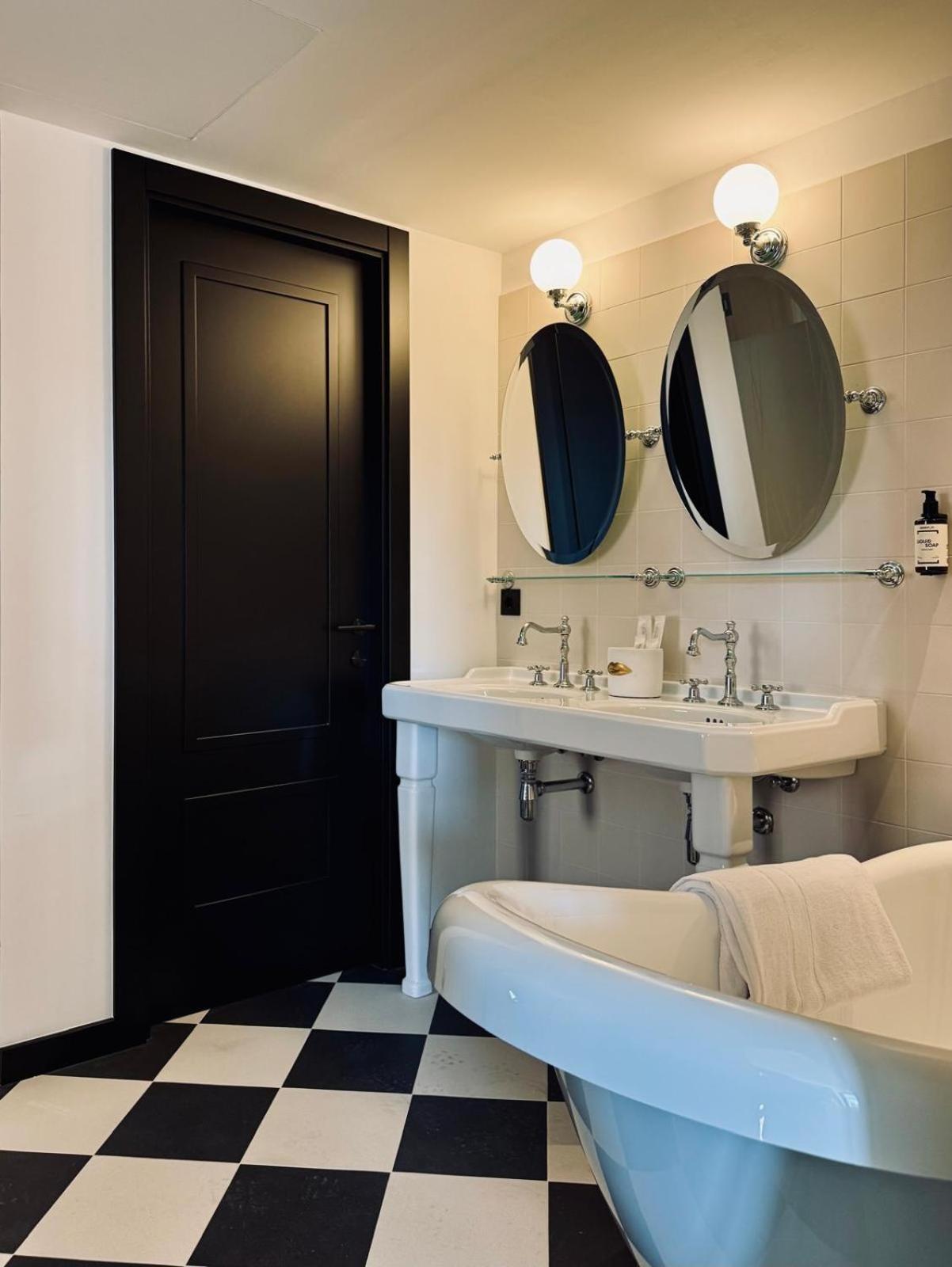 Hotel Divino & Apartments フィゲラス エクステリア 写真