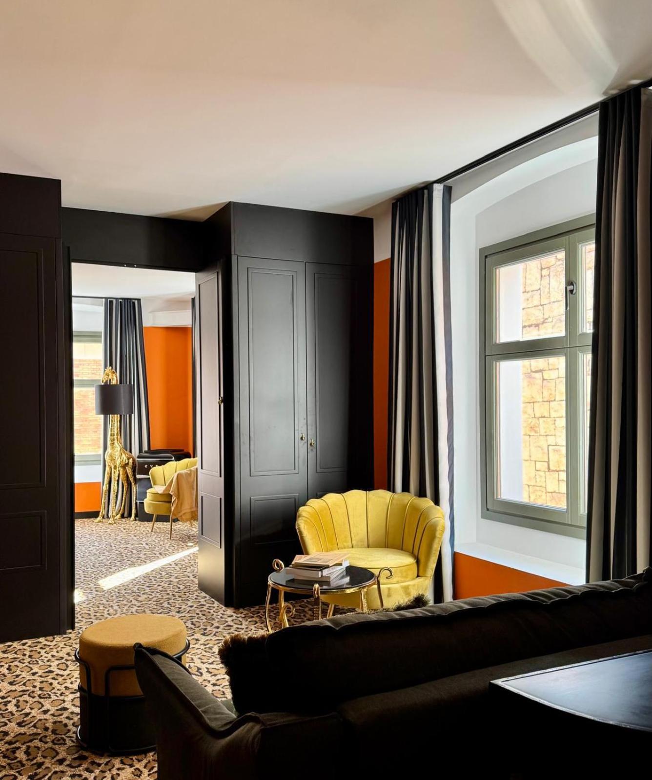 Hotel Divino & Apartments フィゲラス エクステリア 写真