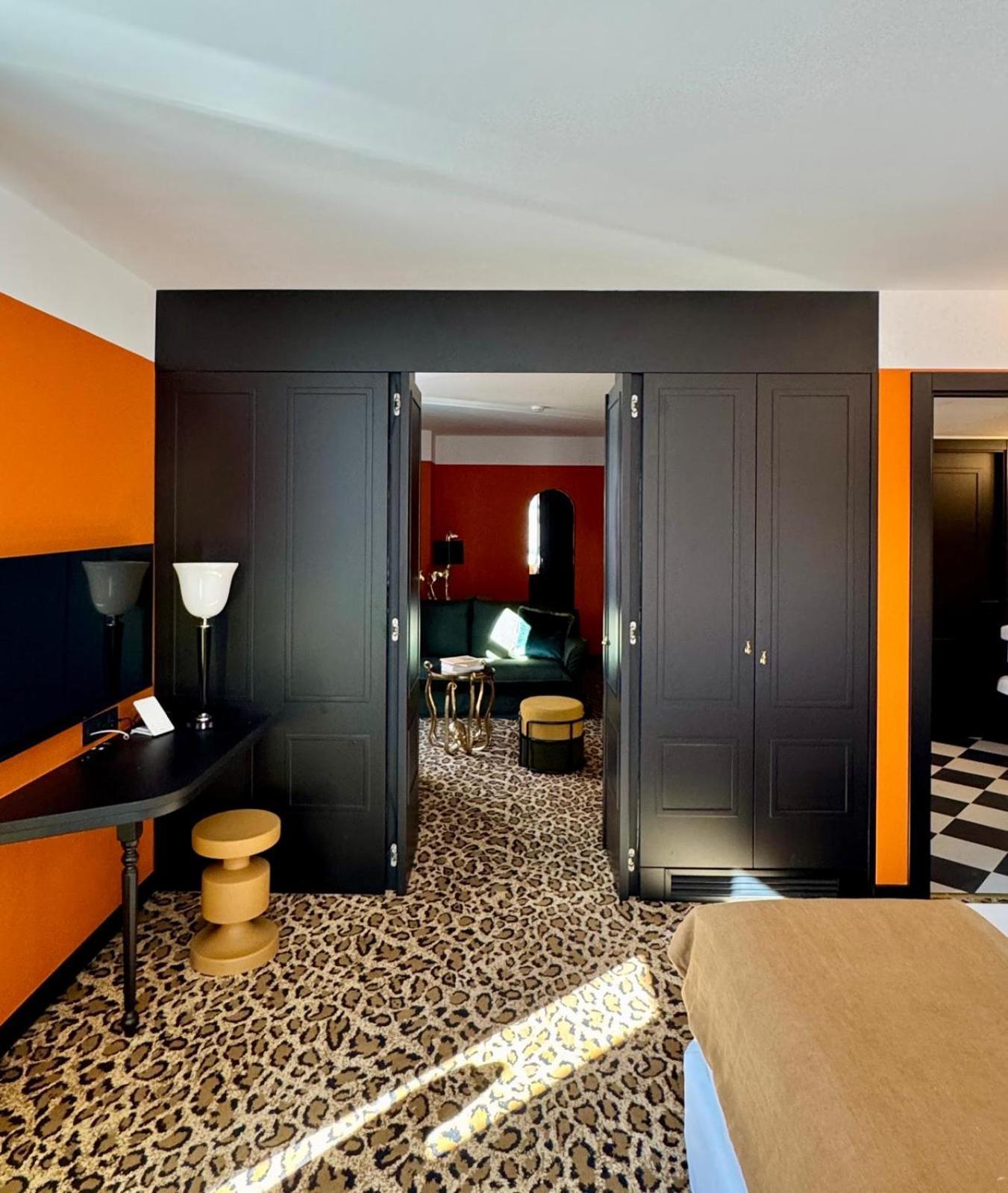 Hotel Divino & Apartments フィゲラス エクステリア 写真