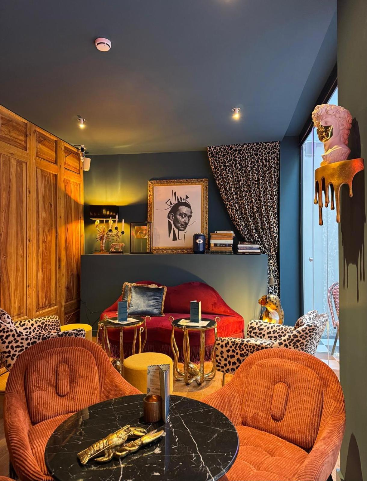 Hotel Divino & Apartments フィゲラス エクステリア 写真