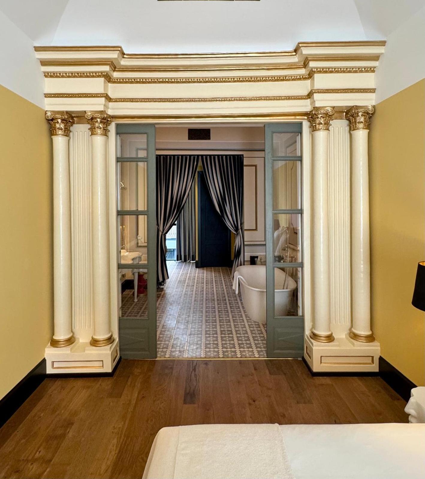 Hotel Divino & Apartments フィゲラス エクステリア 写真