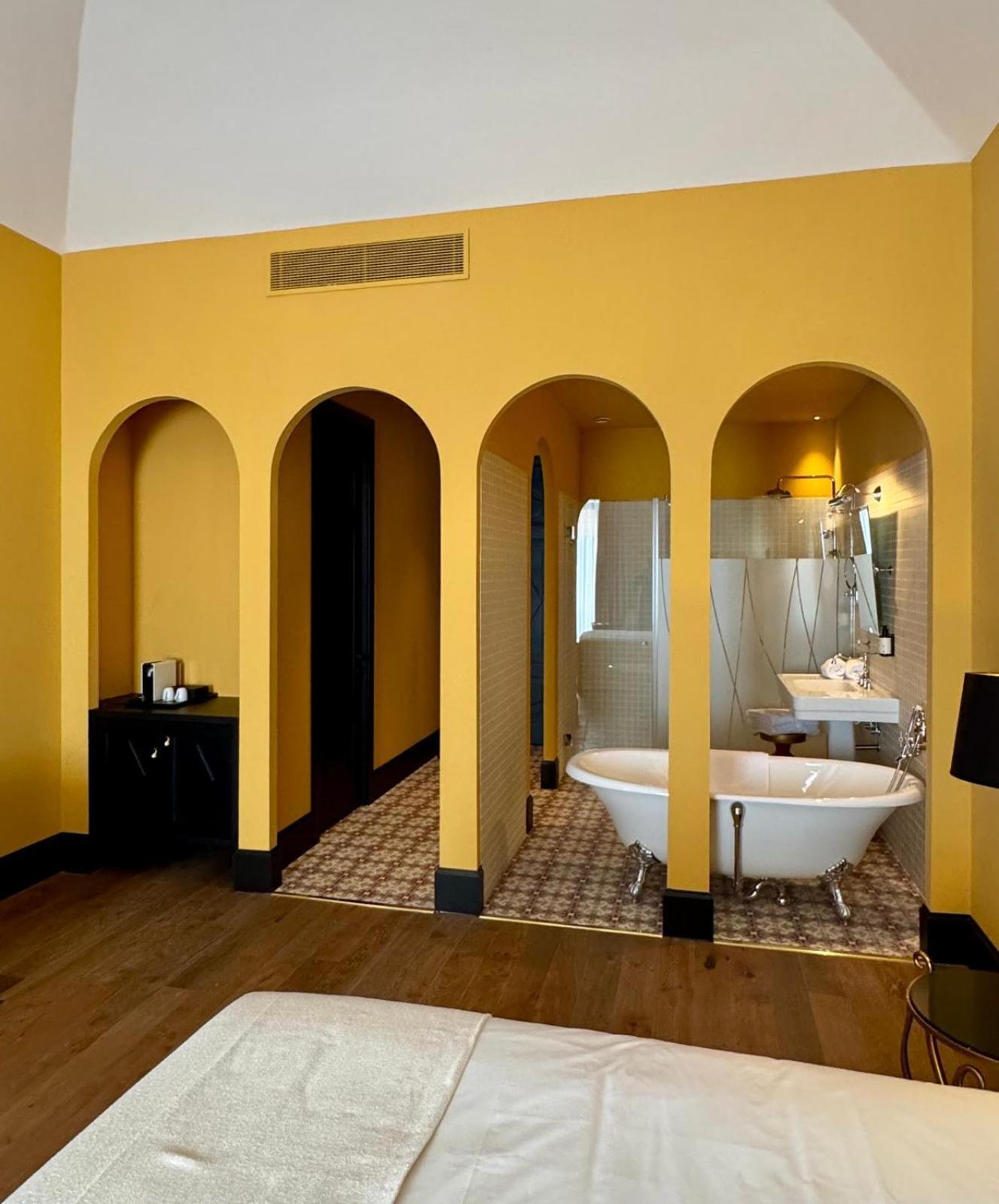 Hotel Divino & Apartments フィゲラス エクステリア 写真