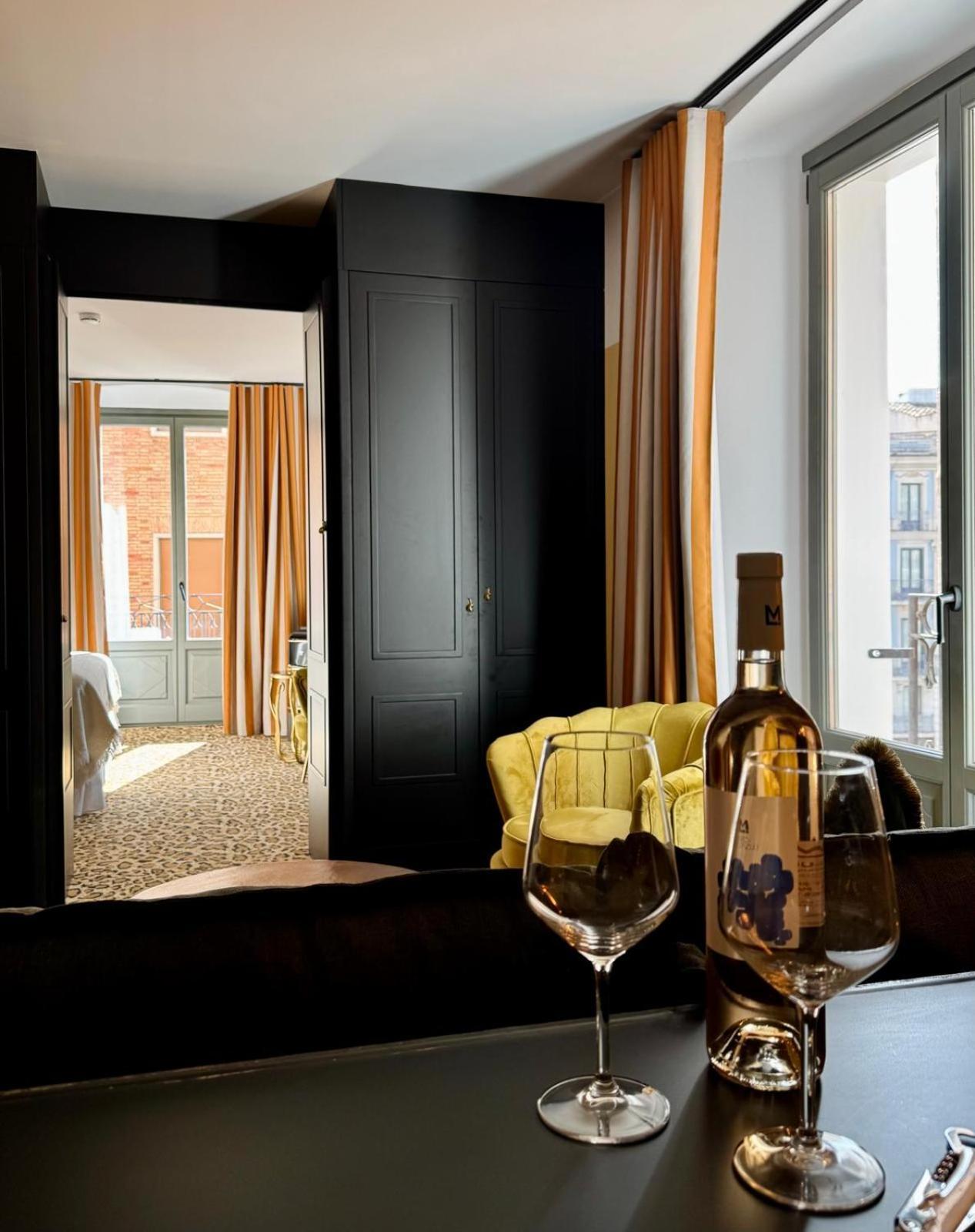 Hotel Divino & Apartments フィゲラス エクステリア 写真