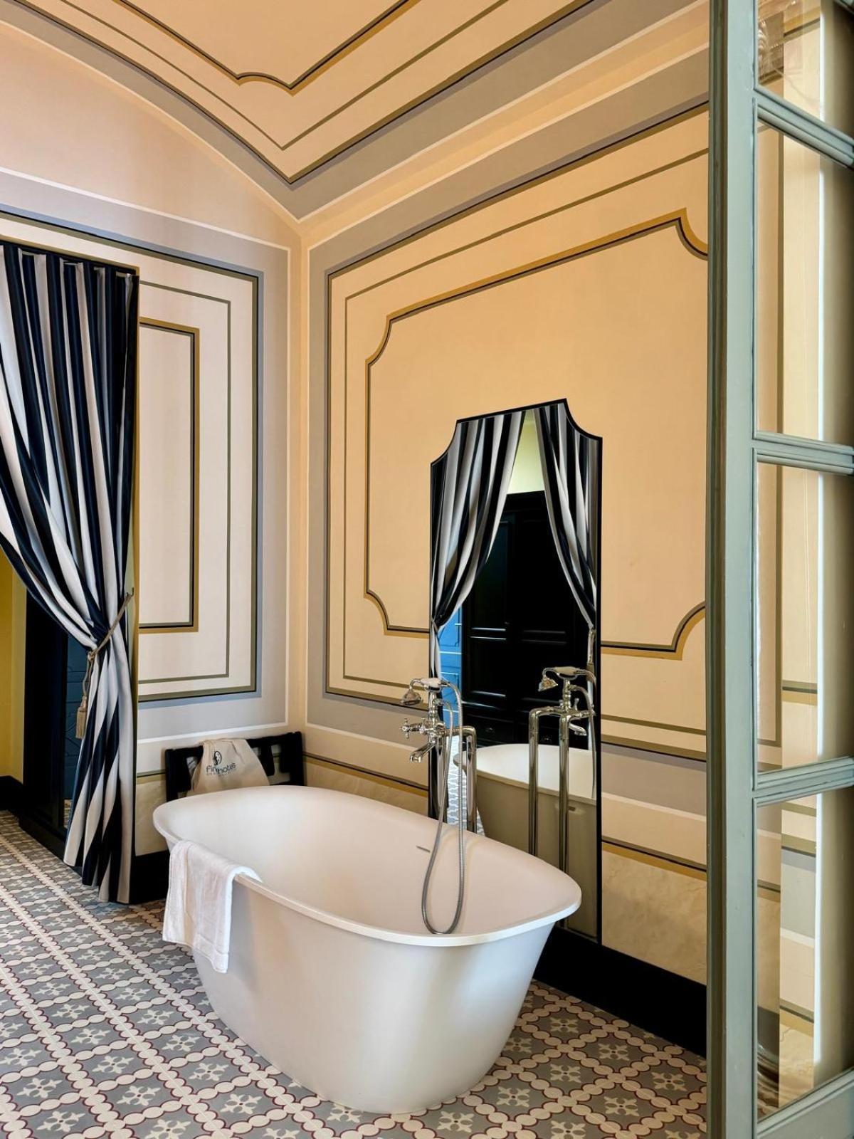 Hotel Divino & Apartments フィゲラス エクステリア 写真