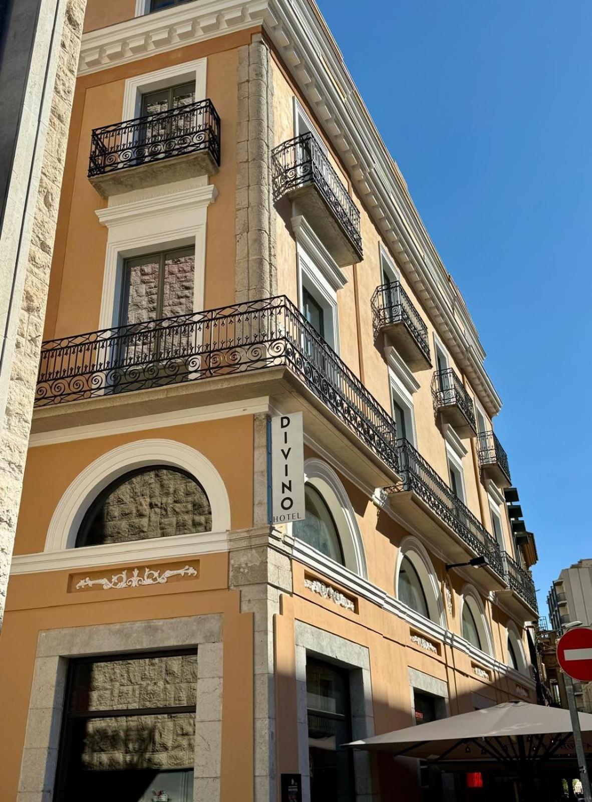 Hotel Divino & Apartments フィゲラス エクステリア 写真