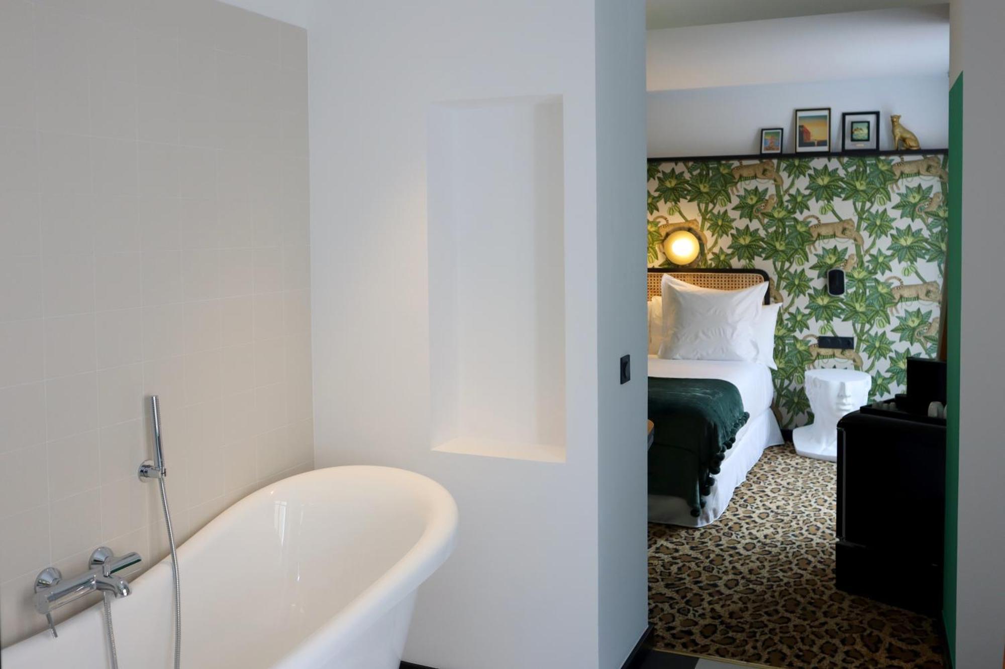 Hotel Divino & Apartments フィゲラス エクステリア 写真