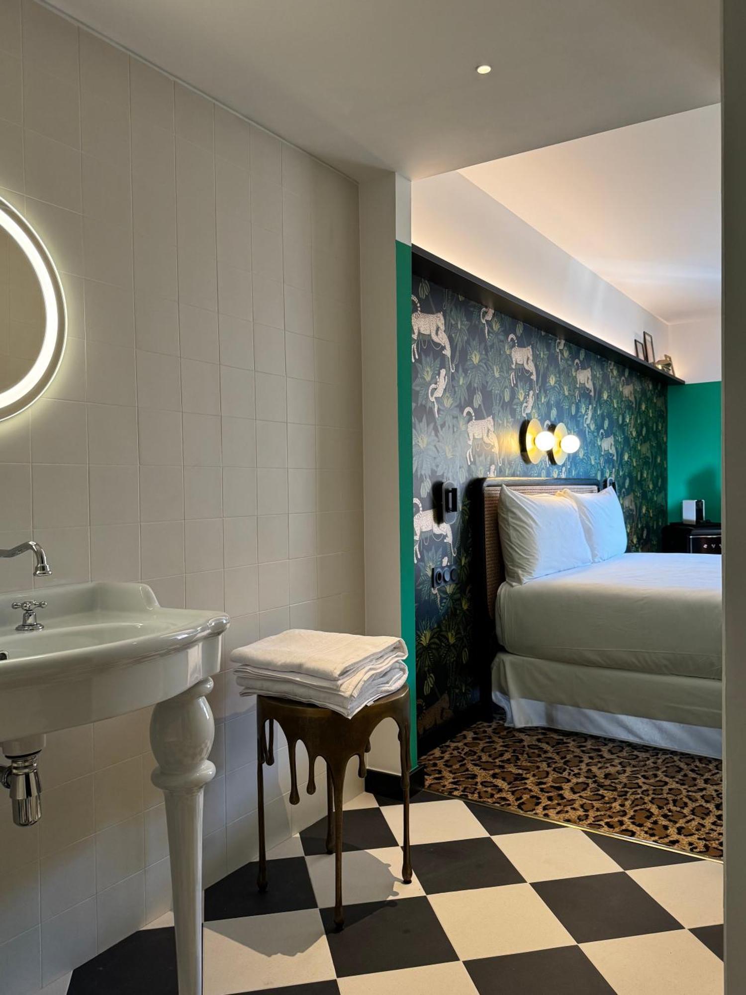 Hotel Divino & Apartments フィゲラス エクステリア 写真