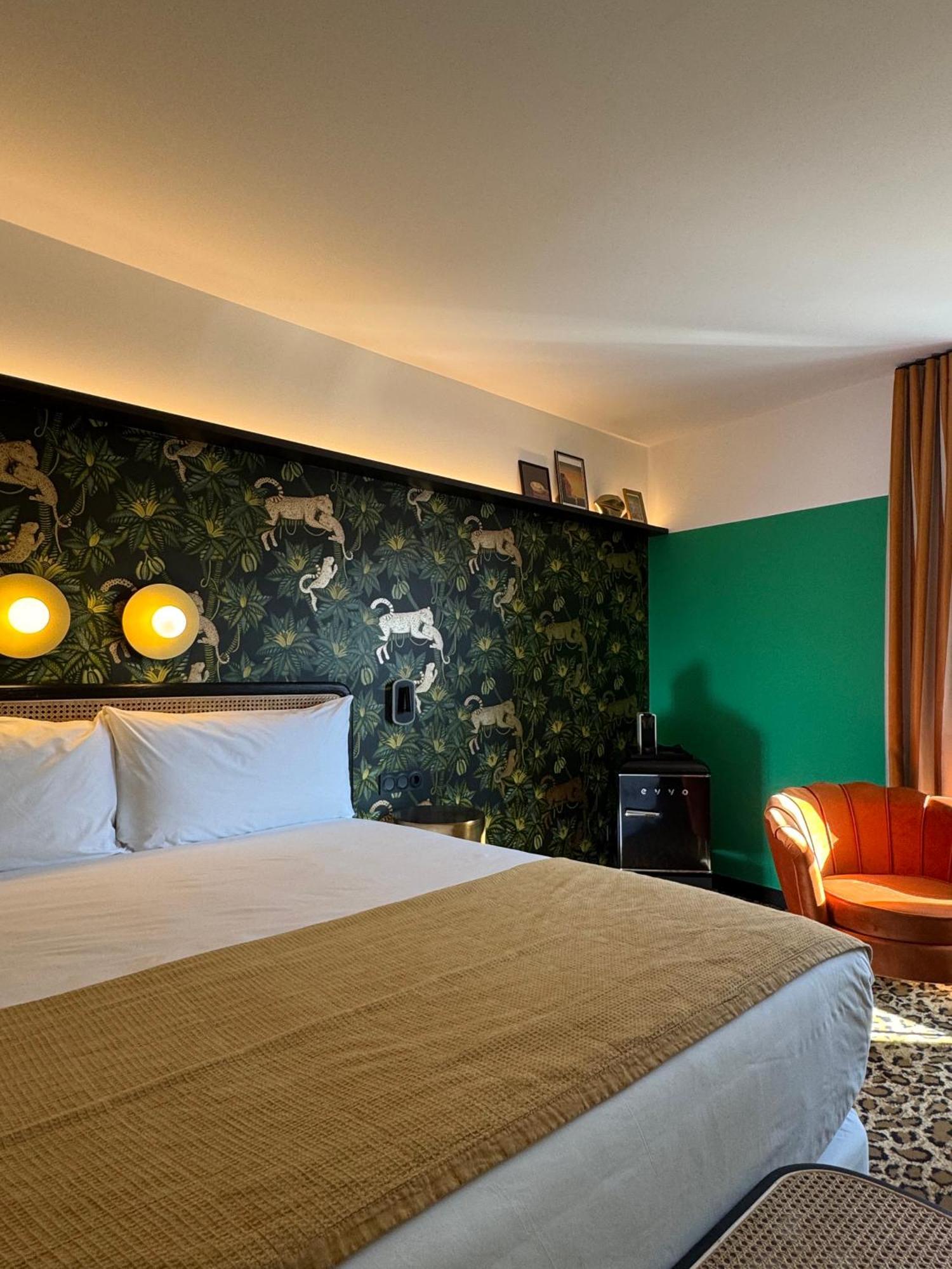 Hotel Divino & Apartments フィゲラス エクステリア 写真